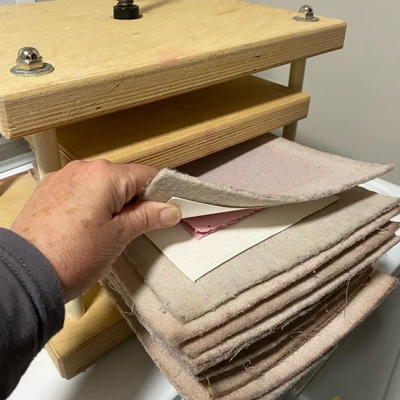 Recycled Paper Notecards Artisanal pink purple 10 + 11 envelopes - Picture 13 of 15